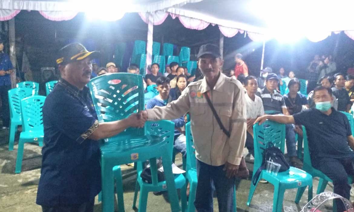 Gelar Reses di Gang Pa’lak, Anton Pali Sumbang 700 Kursi Untuk Warga