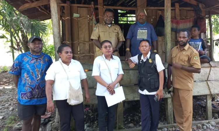 Dinas Koperasi dan UMKM Kunjungi Sejumlah Anak Binaan, Ajak Suku Amungme Kamoro Kembangkan Usaha Kreatif