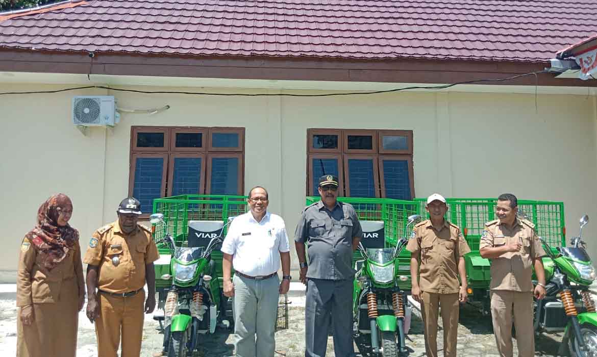 Saleh Alhamid Beri Bantuan Armada Pengangkut Sampah