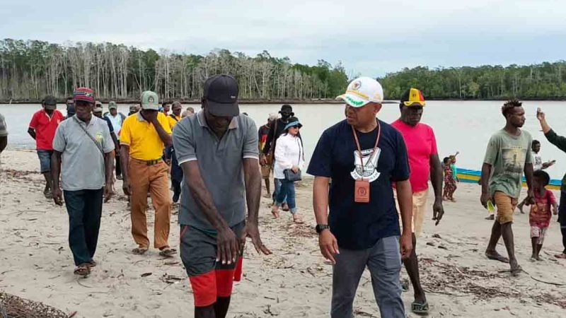 Tinjau Kerambah Kepiting di Kampung Keakwa, Komisi B Siap Dukung Program Yang Menyentuh Masyarakat