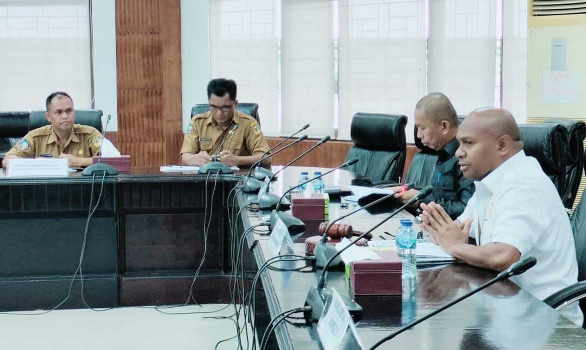 Sikapi Persoalan Klasik Kelangkaan Minyak Tanah, Komisi B DPRD Mimika RDP Dengan Disperindag dan Pertamina