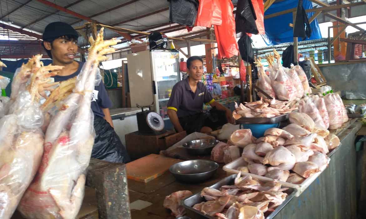 Harga Daging Ayam dan Sapi di Pasar Masih Stabil