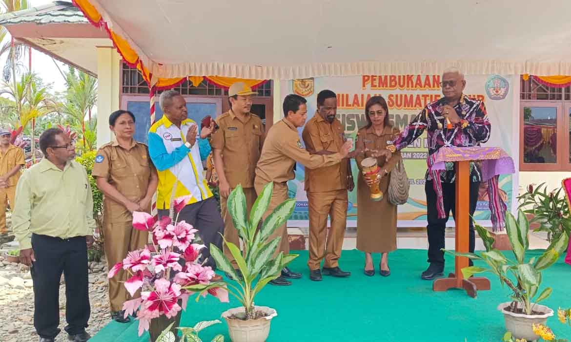 Plt Bupati Mimika Johannes Rettob Buka Pelaksanaan Ujian Sekolah SMA/SMK se-Kabupaten Mimika