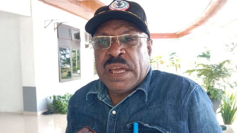 Momen Hardiknas, Anton Bukaleng Berharap Pemkab Mimika Mengangkat Seluruh Guru Honorer Menjadi PNS