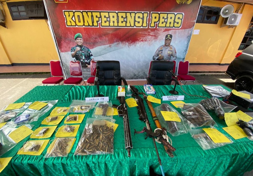 13 Pucuk Senjata Api dan Ratusan Butir Amunisi Berhasil Disita Dalam Operasi Damai Cartenz 2023