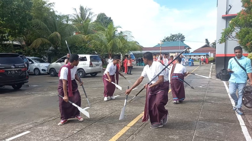 Musik, Tarian dan Lagu dari Berbagai Suku di Indonesia Meriahkan Misa Hari Raya Pentakosta di Gereja Santo Stefanus Sempan Timika