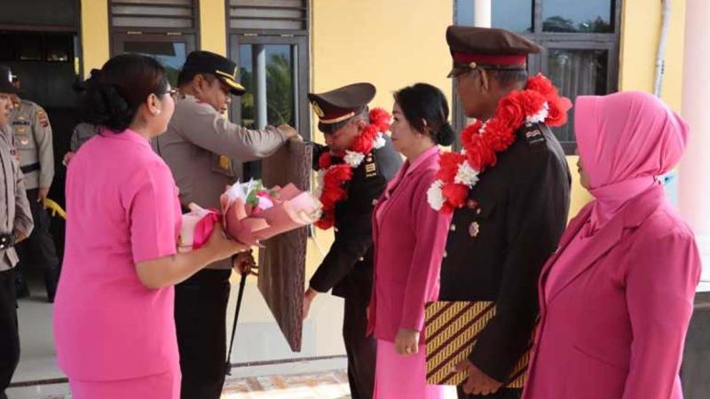 Enam Anggota Polres Mimika dan Satu PNS Wisuda Purna Bakti