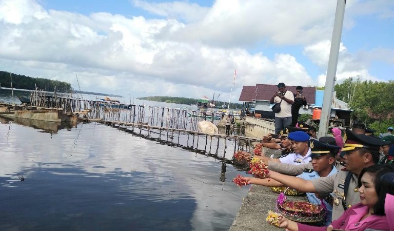 Peringati HUT Bhayangkara ke 77 Polres Mimika Gelar Upacara Tabur Bunga
