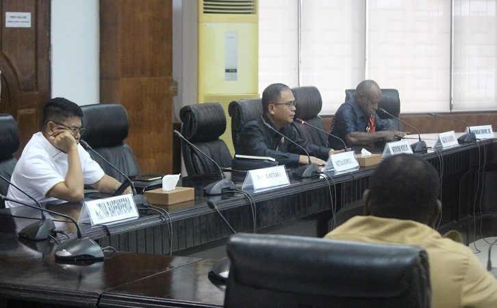 DPRD dan Disnakertrans Pastikan Kantor PHI di Timika Tahun Depan Beropesi