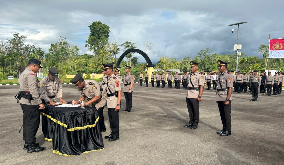 Kapolres Pimpin Upacara Sertijab Empat Pejabat Baru Dilingkup Polres Mimika