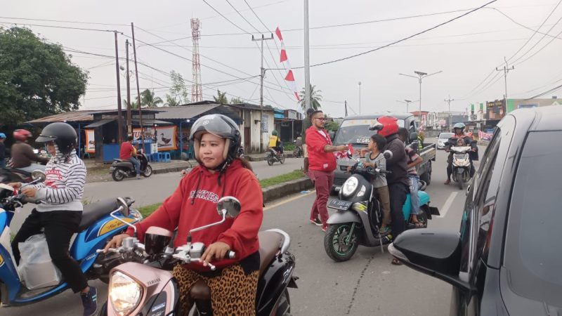 Songsong HUT RI ke 78, Partai Solidaritas Indonesia Mimika Bagikan 3000 Bendera Merah-Putih