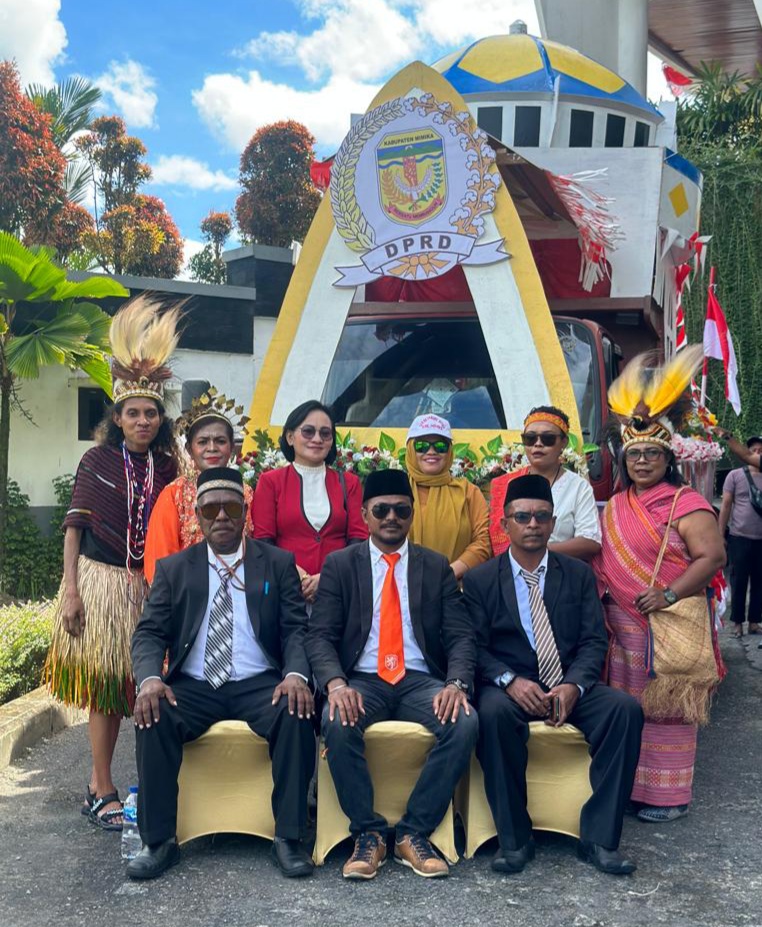 Tampil Unik, Setwan Tampilkan Konsep Gedung DPRD pada Lomba Karnaval Mobil Hias HUT RI ke-78