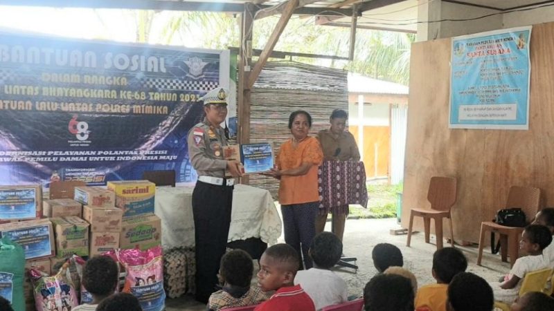 Peringati HUT ke 68 Lalu Lintas Bhayangkara, Satlantas Polres Mimika Beri Bantuan Sosial