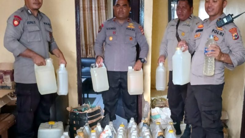 306 Liter Miras Jenis Sopi Berhasil Diamankan Polisi di Pelabuhan Pomako