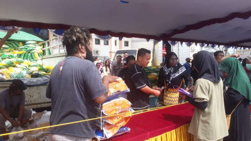 Dinas Ketahanan Pangan Gelar Pasar Murah di Eme Neme Yauware