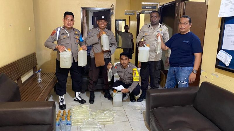 Polsek Pomako Kembali Amankan Ratusan Liter Minuman Keras