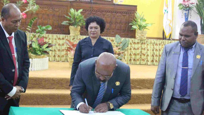 Tujuh Fraksi DPRD Mimika Menyetujui 8 Raperda Non APBD Mimika Tahun 2023