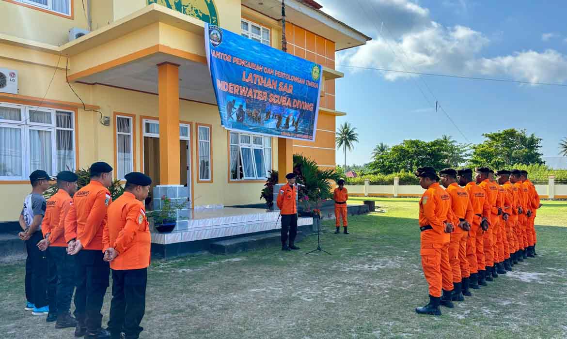Latihan SAR Under Water Scuba Diving