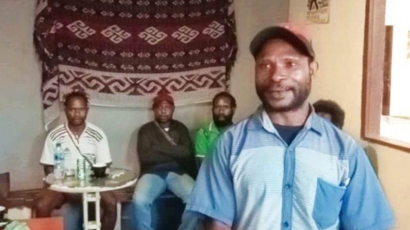 Warga Protes Kepala Distrik Alama Diganti pada Rolling Jabatan