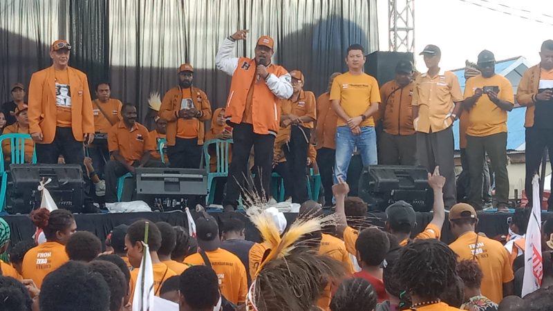 Kampanye Partai Hanura Buat Sejarah, Saleh Alhamid Bakar Ribuan Massa Walau Hujan Tak Beranjak