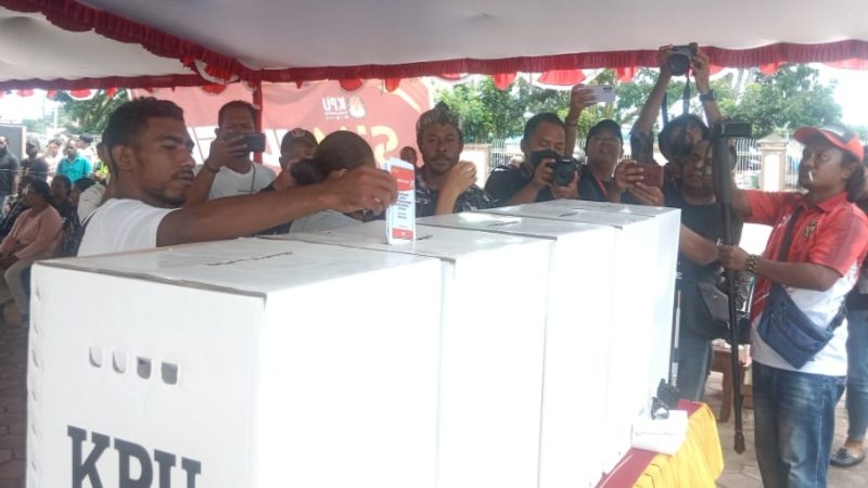 KPU Mimika : Pemilih dilarang Bawa Handphone Dalam Bilik Suara