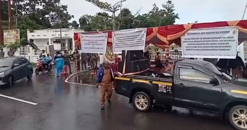 Menilai Rolling Tak Sesuai Prosedur, ASN OAP Kembali Demo Desak Mendagri Nonaktifkan Bupati Eltinus Omaleng