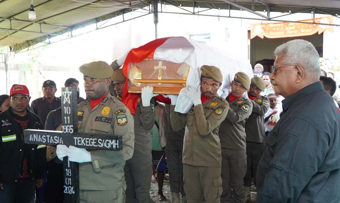 Wabup John Rettob Prihatin Ketidakhadiran Pejabat di Rumah Duka Almarhumah Anastasia Tekege