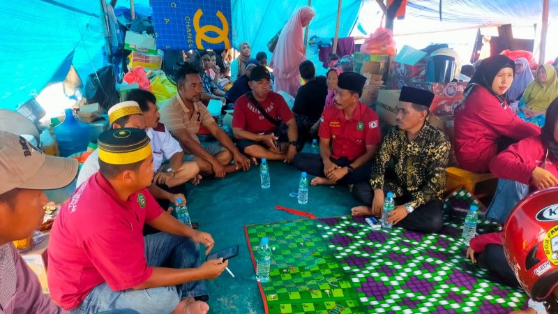 Bentuk Kepedulian Sesama Warga Sulsel, Kerukunan Takalar Serahkan Bantuan Korban Kebakaran di Poumako