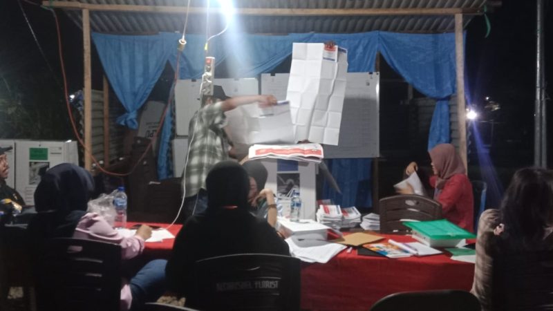 Hingga Pukul 10 Malam, Hampir Seluruh TPS di Dalam Kota Timika Masih Melakukan Perhitungan