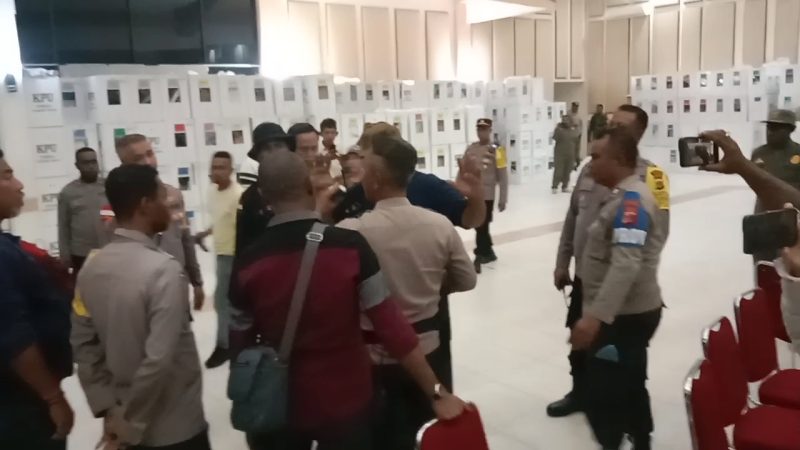 Curiga Ada Intervensi Penetapan Caleg, Ketua Partai Hanura Mengamuk di Eme Neme Yauware