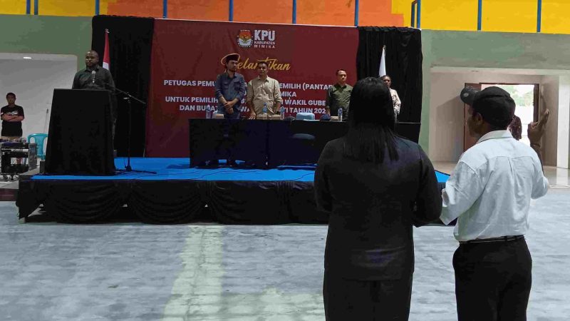 LENSA FOTO : KPU MIMIK RESM1I PELANTIKAN 811 PANTARLIH PERSIAPAN PILKADA MIMIKA