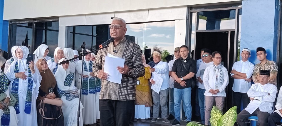 Bupati Mimika John Rettob Sambut Al Qur’an Raksasa Untuk MTQ ke XXX Se Tanah Papua