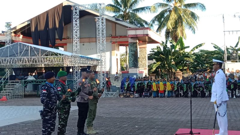 Upacara Taptu dan Pawai Obor di Mimika Dipimpin Komandan Lanal, Letkol Laut (P) Benedictus Hery Murwanto