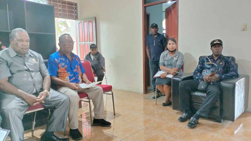 Kunker ke Distrik Kuala Kencana, Komisi A Soroti Pembangunan Kantor Distrik Yang Mangkrak