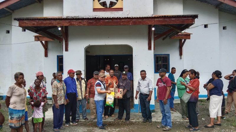 IKBRA Mimika Berbagi Kasih Dengan Warga Iwaka Pada Momen HUT ke- 21