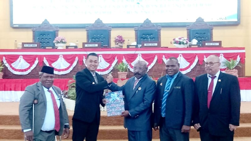 Tujuh Fraksi DPRD Mimika Menyetujui Ranperda APBD- P Tahun 2024 menjadi Perda 