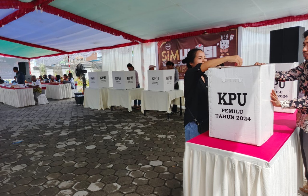 Jelang Pilkada, KPU Mimika Gelar Simulasi Pemungutan dan Penghitungan Suara