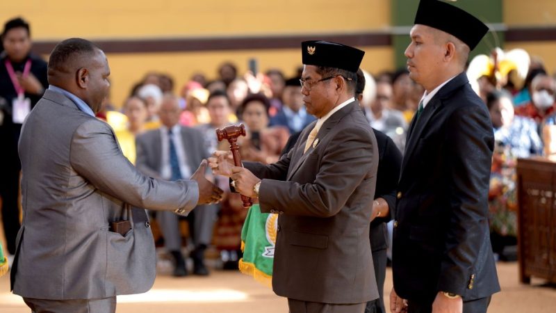 Iwan Anwar dan Asri Akkas Ditunjuk Sebagai Pimpinan Sementara DPRD Mimika   