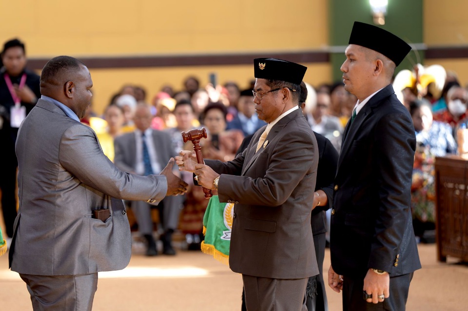 Iwan Anwar dan Asri Akkas Ditunjuk Sebagai Pimpinan Sementara DPRD Mimika   