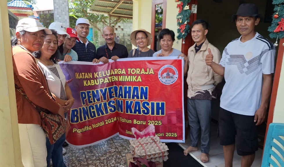 Panitia Natal IKT Mimika 2024 Serahkan 189 Paket Bingkisan Kasih