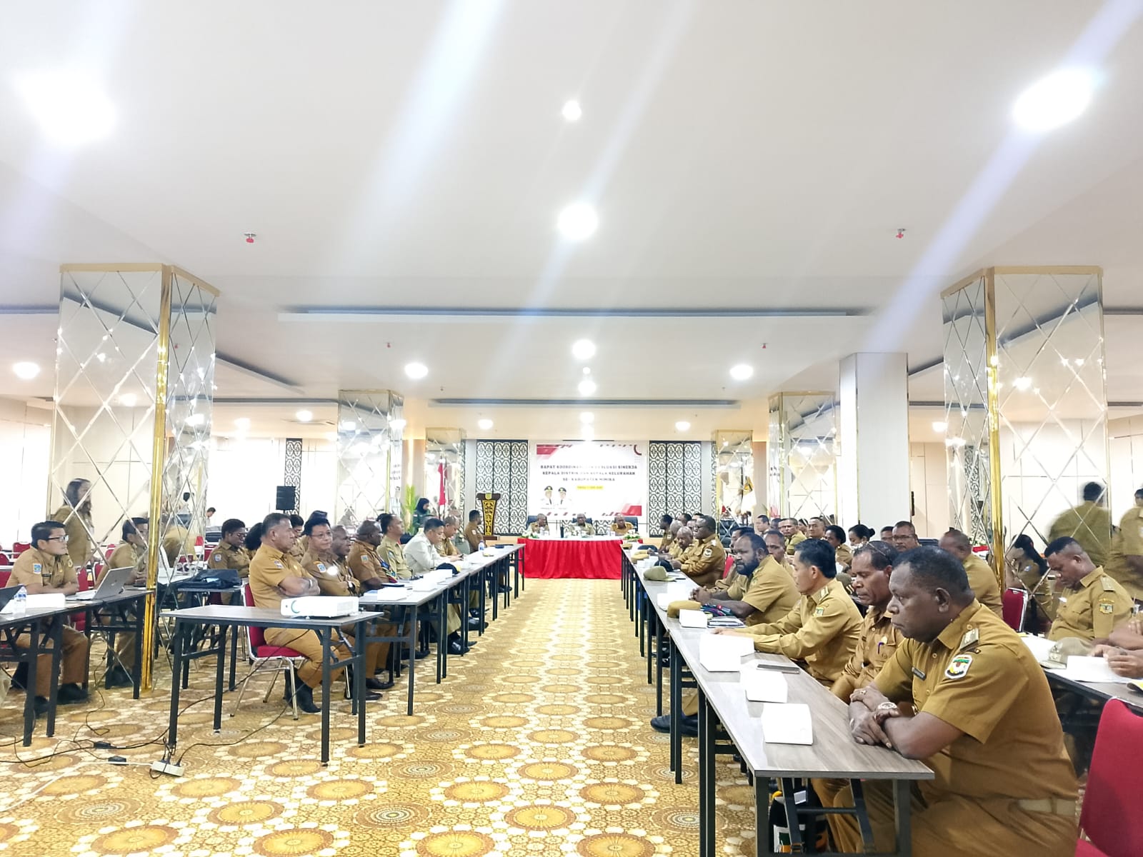 Kepala Distrik dan Lurah se- Mimika Diminta Optimalkan Pelayanan Kepada Masyarakat