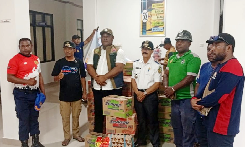 Peduli Warga Terdampak Banjir, BPBD Mimika Salurkan Bama ke Distrik Iwaka dan Wania