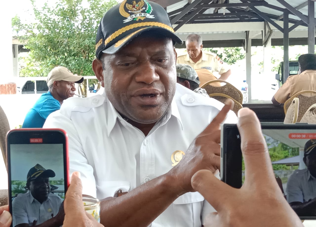 Ada Istilah Sekolah Favorit, Anggota Komisi III DPRK Mimika : Semua Siswa Harus Merata di Sekolah Lain