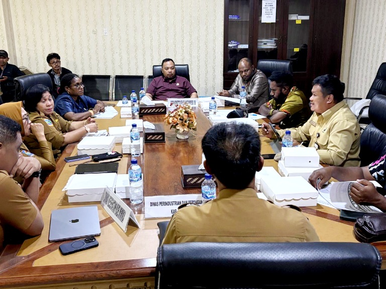 Pasca Temuan Roti Berjamur, Komisi II DPRK Mimika Hadirkan Tiga Instansi, Minimnya Pengawasan dan Pembinaan Jadi Sorotan Terkini