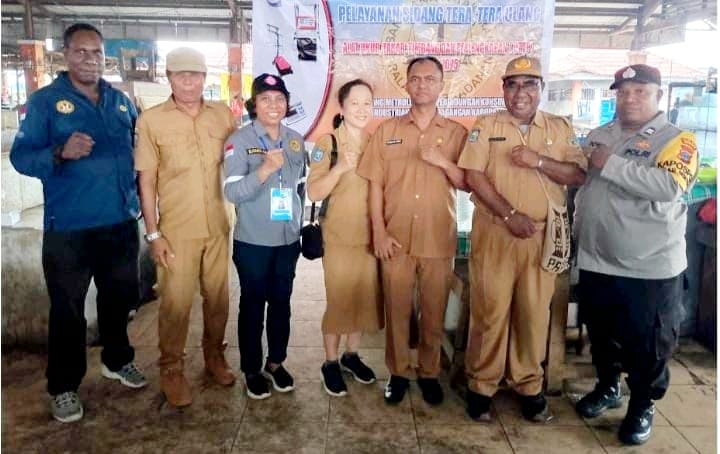 Tertibkan Pedagang Ikan ‘Bandel’, Disperindag Mimika Sita 33 Timbangan di Pasar Sentral