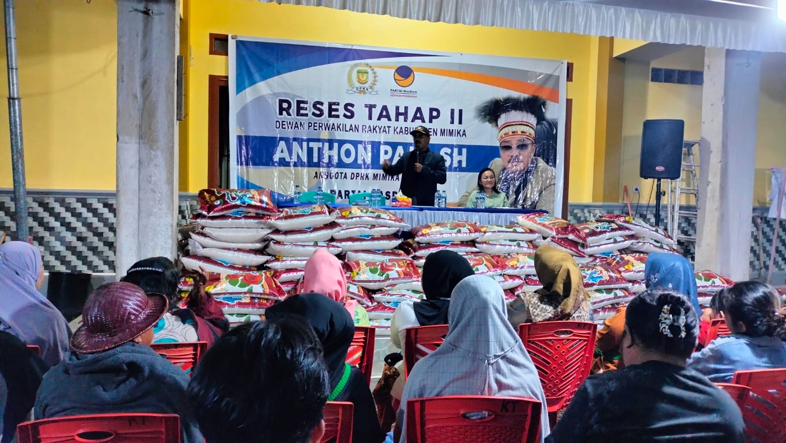 Aspirasi Soal Drainase, Lampu Jalan, dan Jalan Lingkungan Mengemuka dalam Reses Anton Pali di Timika Jaya