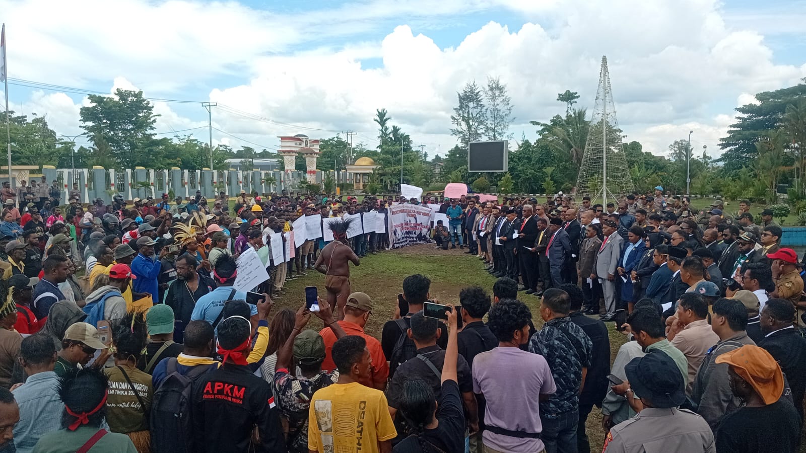 Aksi Demo Damai di DPRK Mimika, FPHUM Sampaikan Sejumlah Tuntutan,Ini Tanggapan Bupati dan DPRK Mimika