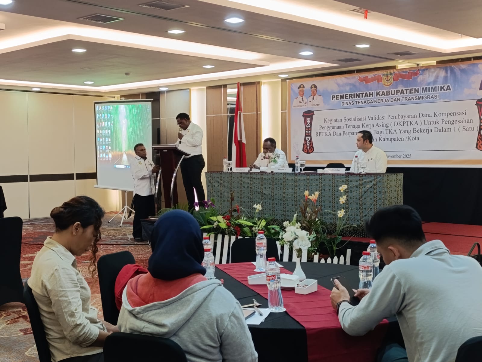 Pemkab Mimika Dorong Kepatuhan Regulasi TKA lewat Sosialisasi DKPTKA dan RPTKA