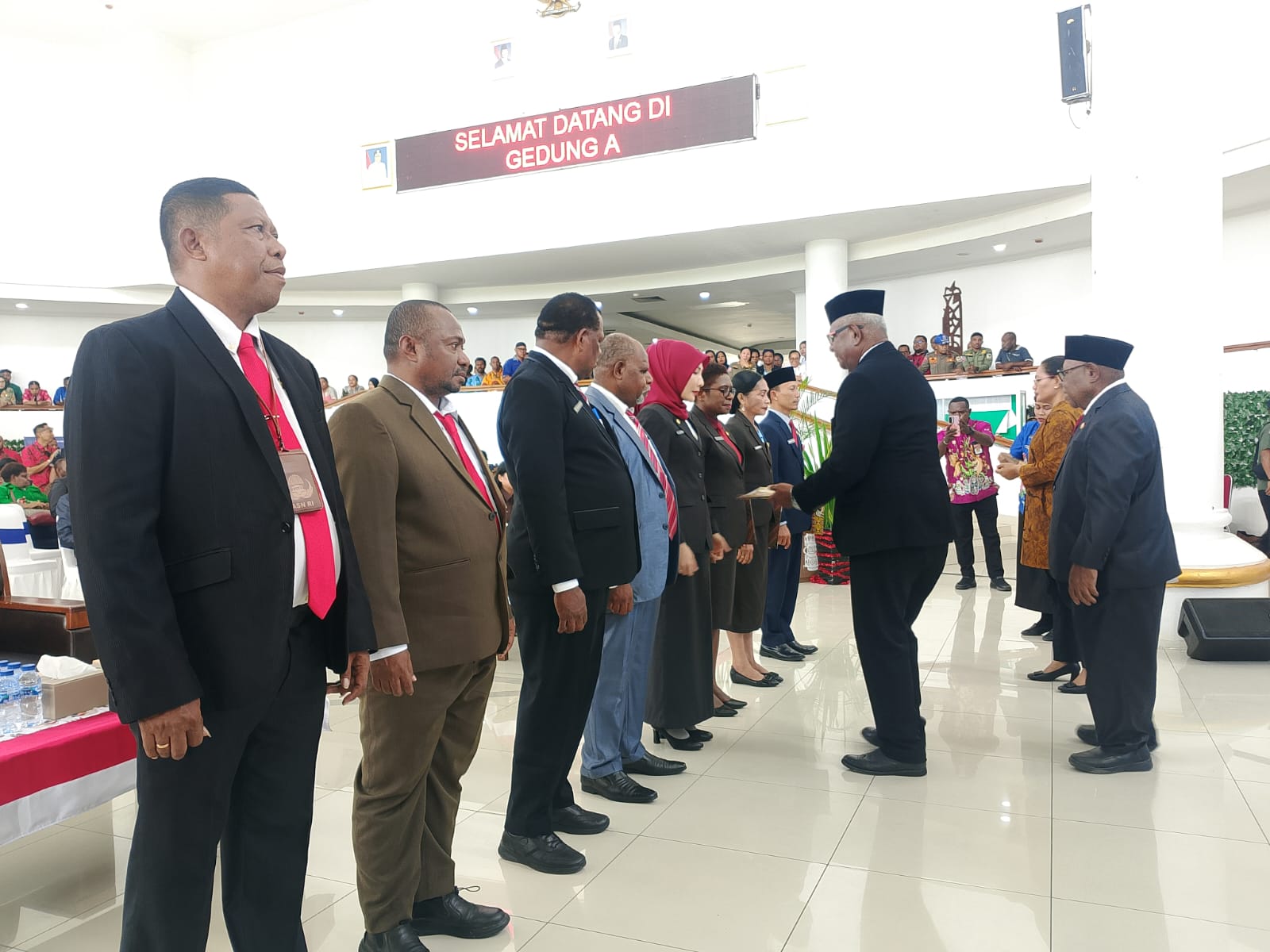 Bupati Mimika Lantik Sejumlah Pejabat Pimpinan Tinggi Pratama dan Pejabat Pelaksana Tugas