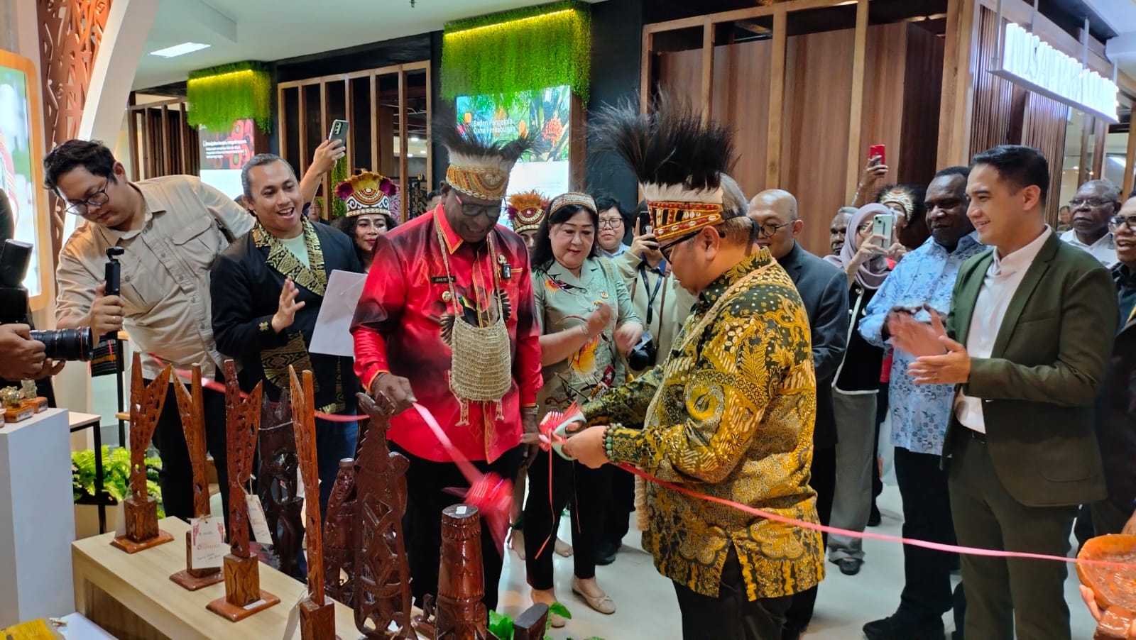 Kolaborasi Pemerintah Pusat dan Daerah Hadirkan Teras Mimika di SMESCO, Bupati Johannes Rettob Buka Jalan UMKM Mimika Tembus Pasar Global